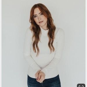 carly jean los angeles | olive turtleneck